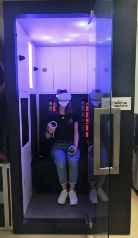 Lila Barillot dans un dispositif de réalité virtuelle multisensorielle